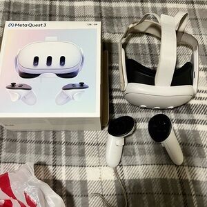 Quest 3 VR Headset - White